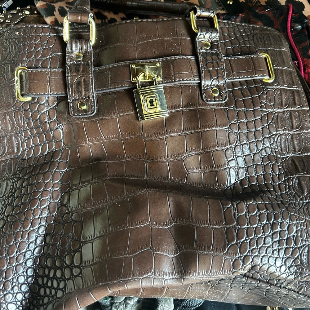 Elegant Brown Crocodile-Embossed Women's Bag.